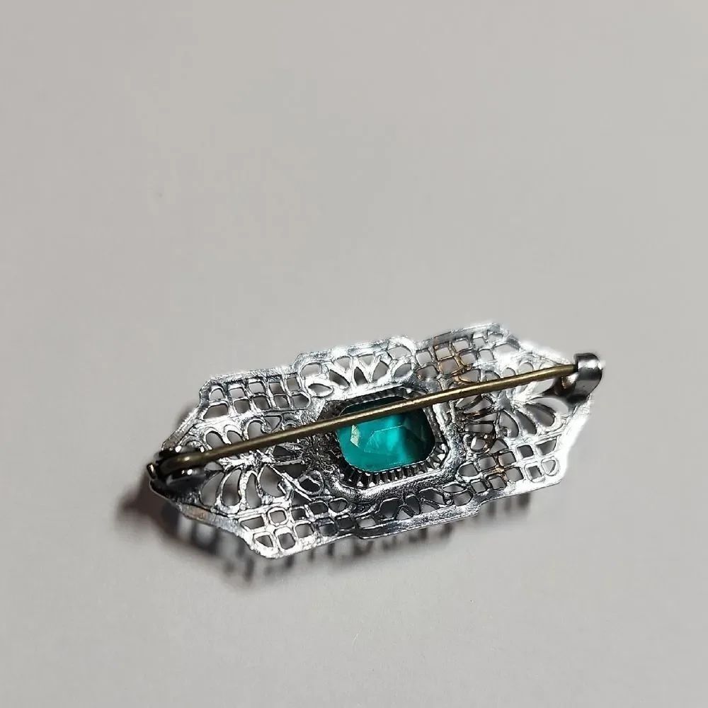 Vintage Brooch Silver With Green Glass Stone - Picture 2 of 6